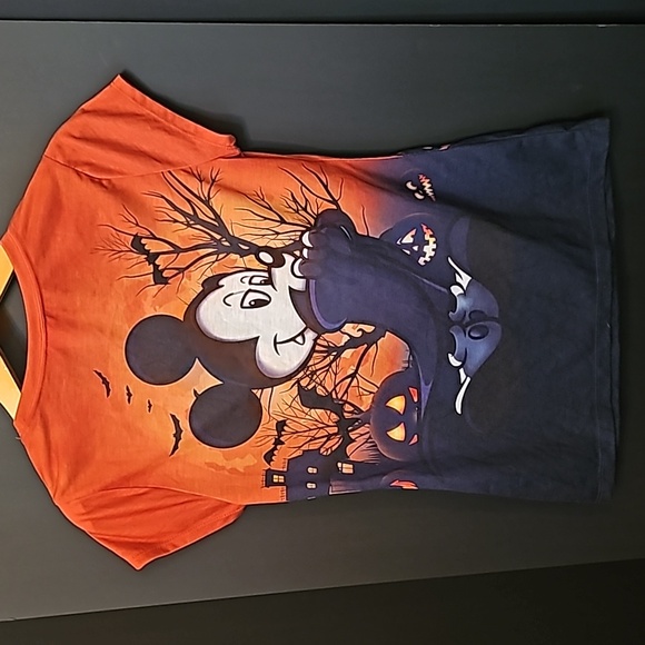 Disney Halloween Tshirt - Picture 3 of 4
